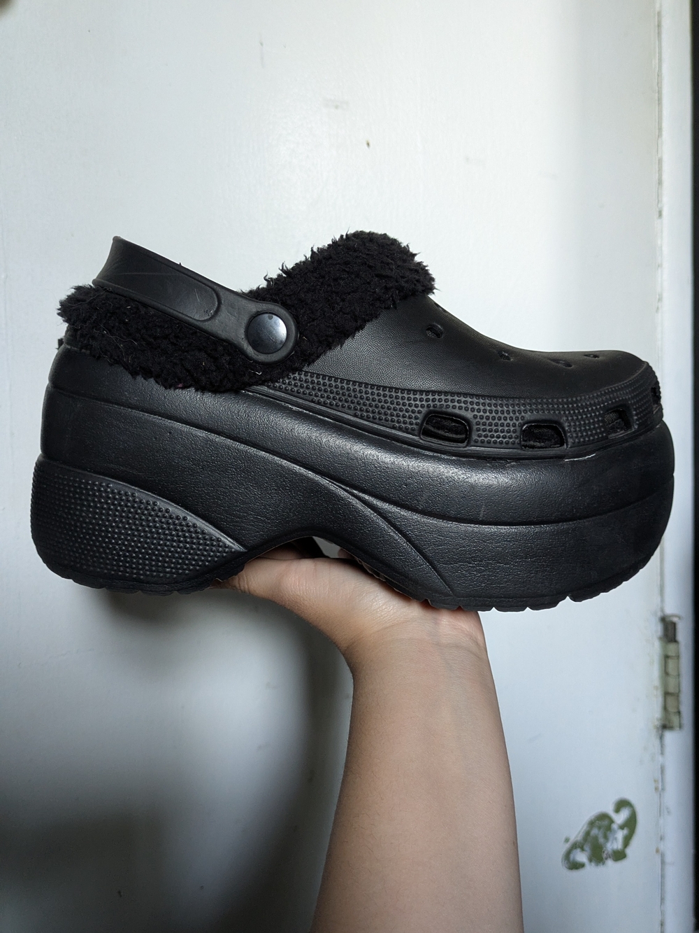 Cape Robbin Black Platform Clog with Fuzzy Lining